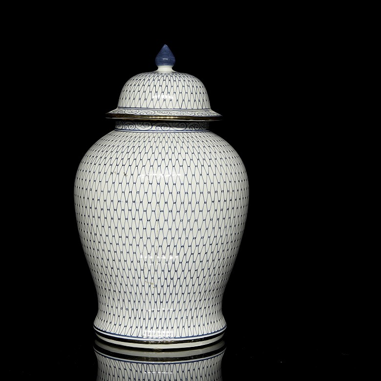 Blue and white porcelain tibor, 20th century