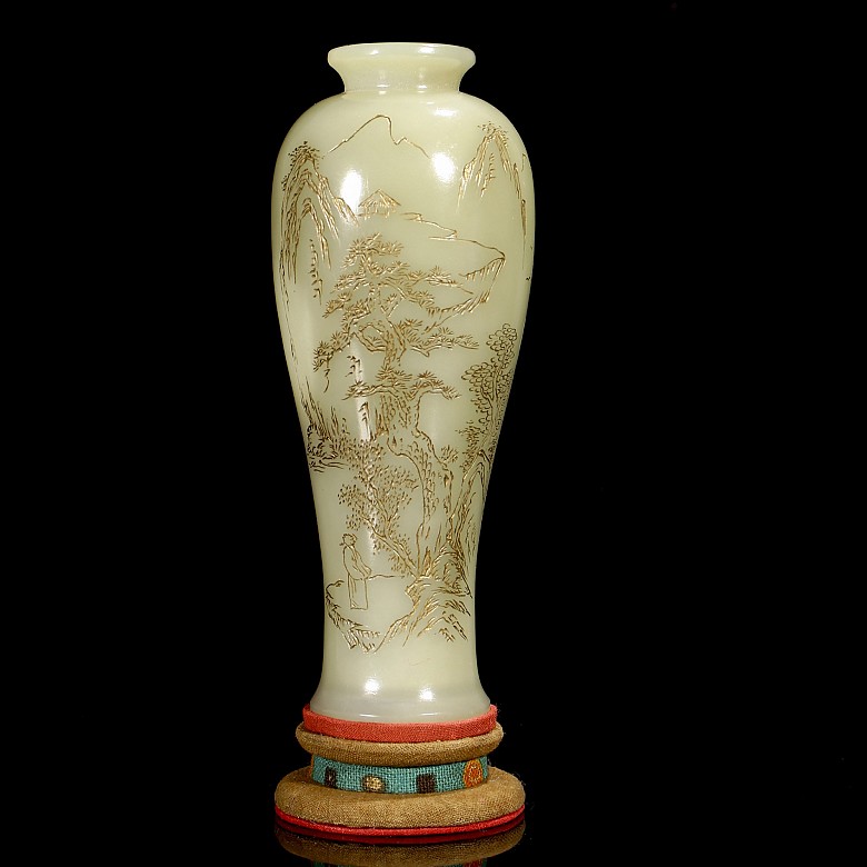 Small Hetian jade vase, Qing dynasty