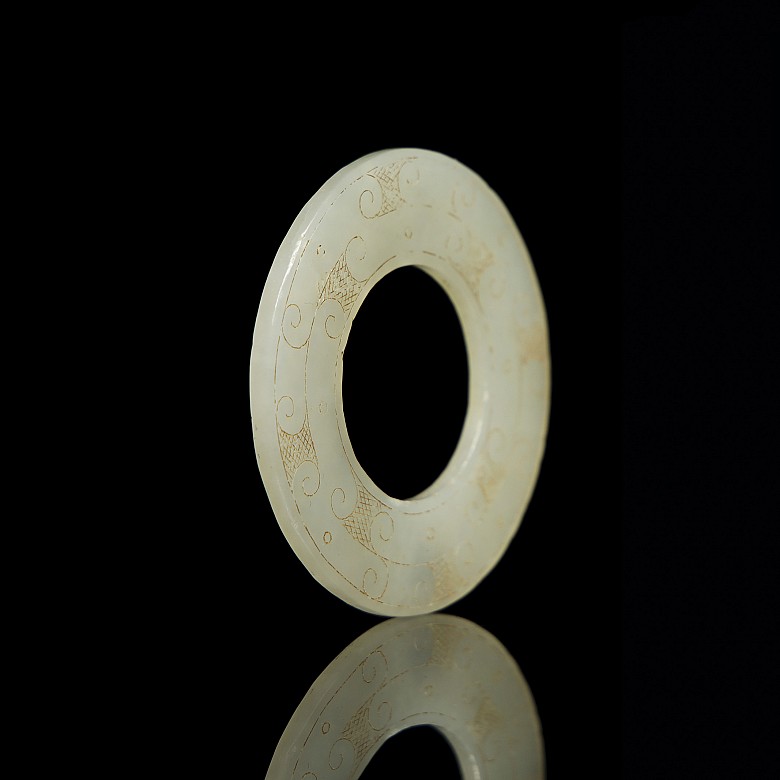 Carved and engraved jade ring, Eastern Zhou dynasty