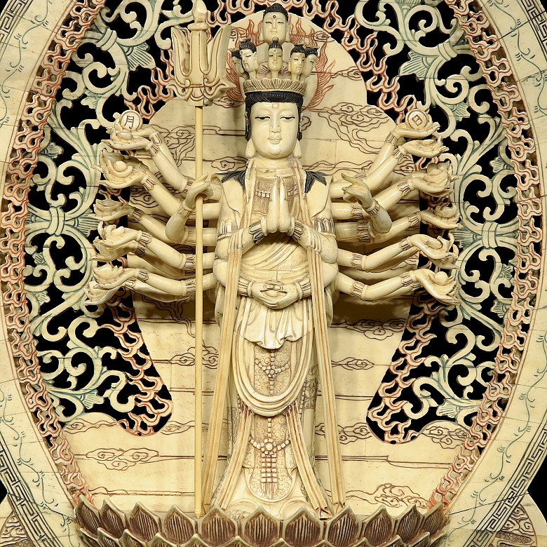 Carved bone figure ‘Guanyin thousand arms’, 20th century