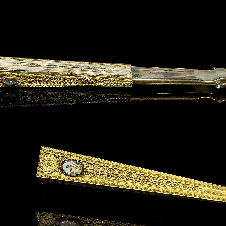 Fan with mother-of-pearl ‘Scenes’, 19th century