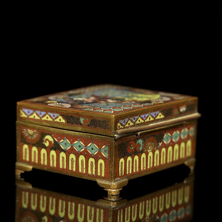 Pequeña caja de cloisonné, Asia, S.XX