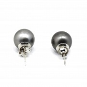 Earrings with Tahitian pearls, in 18k white gold