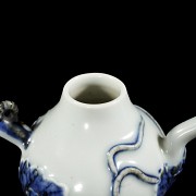 Blue-and-white porcelain ‘Hulu’ teapot, Ming dynasty