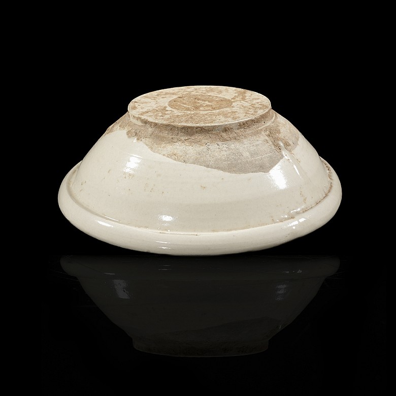 White-glazed ceramic bowl, Tang Dynasty