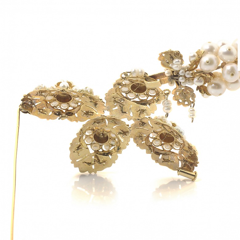 18 k yellow gold jewelry, with pearls