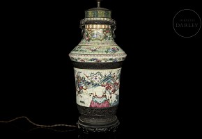 Enameled porcelain lamp vase, Canton, Qing dynasty