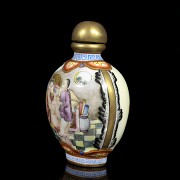 An enameled porcelain snuff bottle, with Qianlong mark