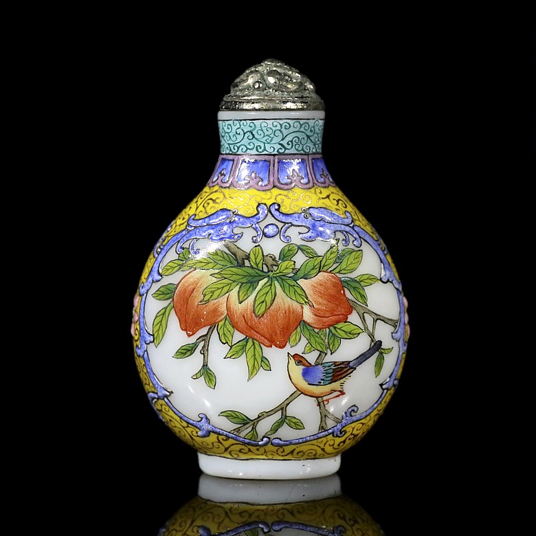 An enameled snuff bottle, with Qianlong mark