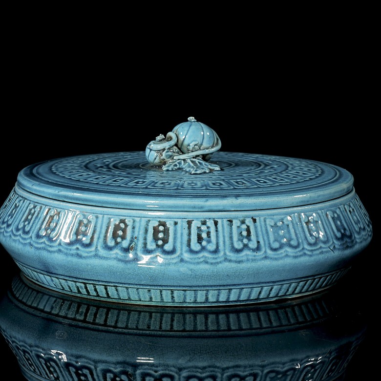 Blue glass-ceramic ‘Gourds’ box, Qing dynasty, with Daoguang seal