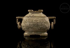 Carved jade ‘Gui’ ritual vessel, Han style