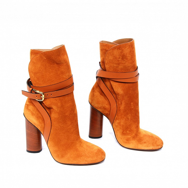 Gucci women's ankle boots, orange suede leather.