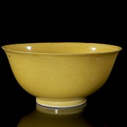 Small yellow-glazed porcelain bowl, Qing dynasty