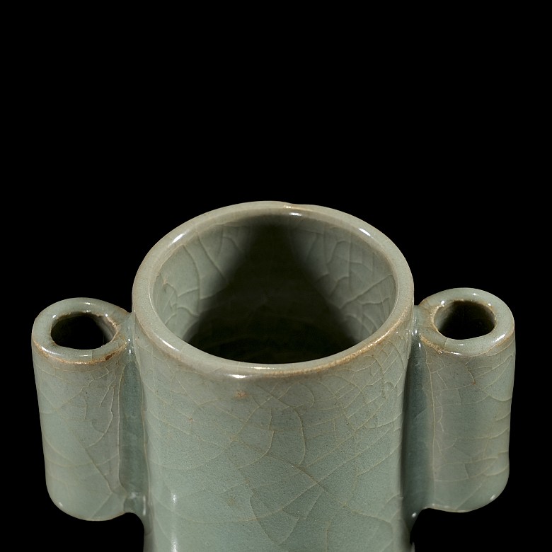 Arrow vase with celadon glaze, Longquan style, Yuan Dynasty