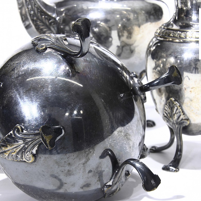 Silver-plated metal tea set. Germany.