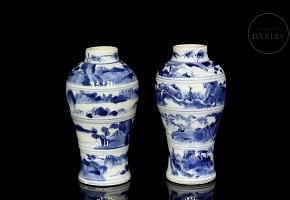 Pair of small blue and white vases, Qing dynasty