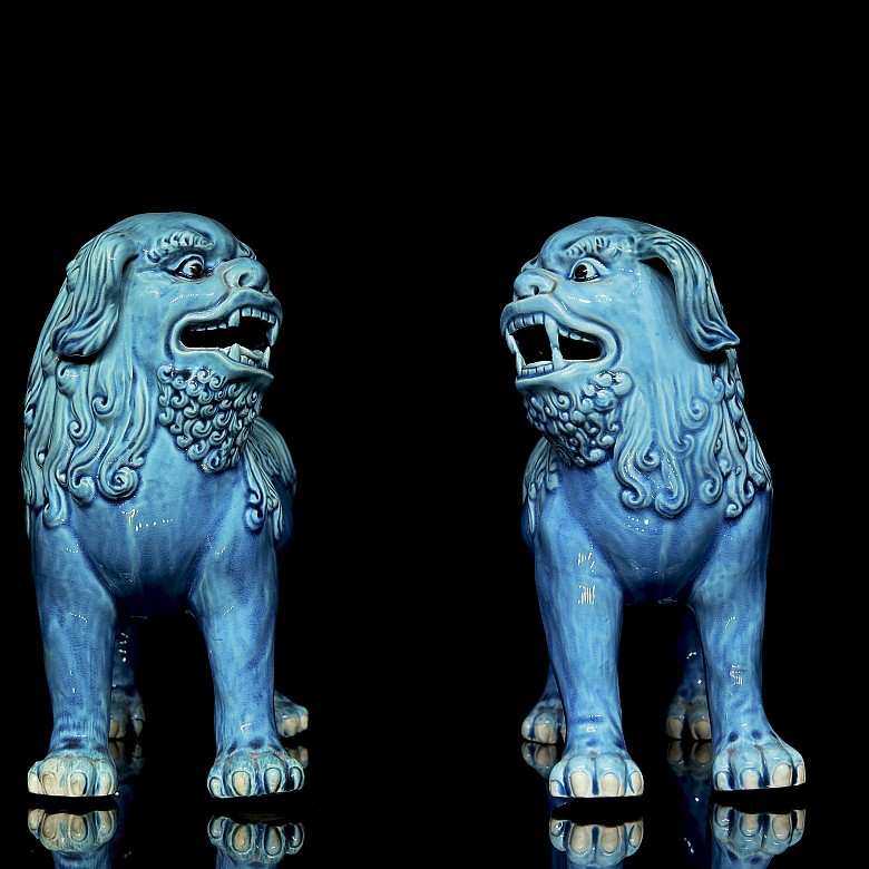 Pareja de leones foo de porcelana vidriada, dinastía Qing