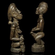 Dos figuras africanas de madera tallada, estilo Yoruba, s.XX