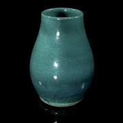 Blue-glazed pottery vase, Qing dynasty