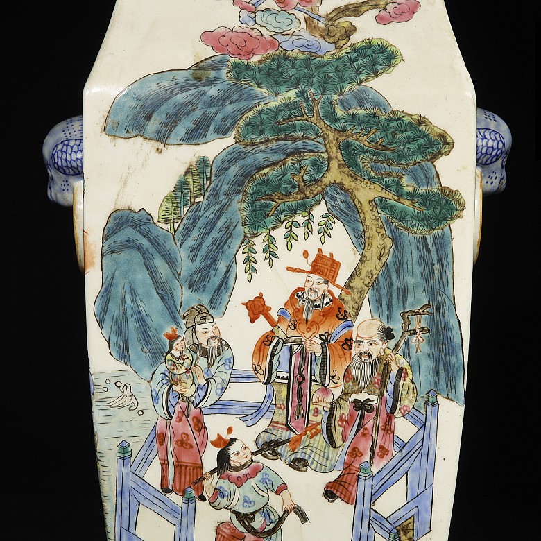 A chinese vase with a mountain scene, 19th-20th century