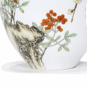 A Falangcai porcelain vase with nature and birds, Qianlong (1736 - 1795).