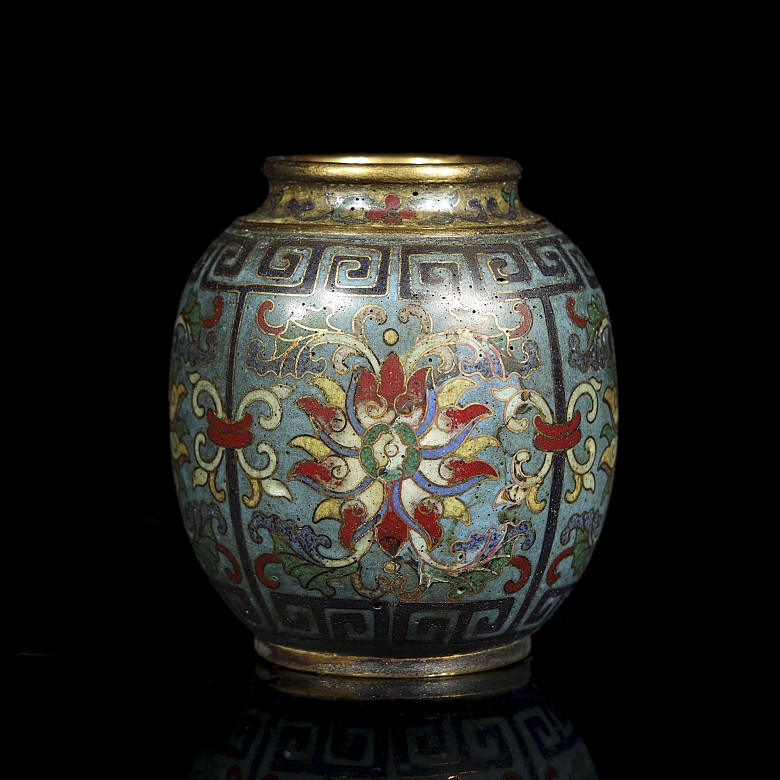 Small cloisonné enamel vessel, Qing dynasty