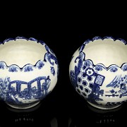 Pair of porcelain vessels “Palace scenes”, 20th century