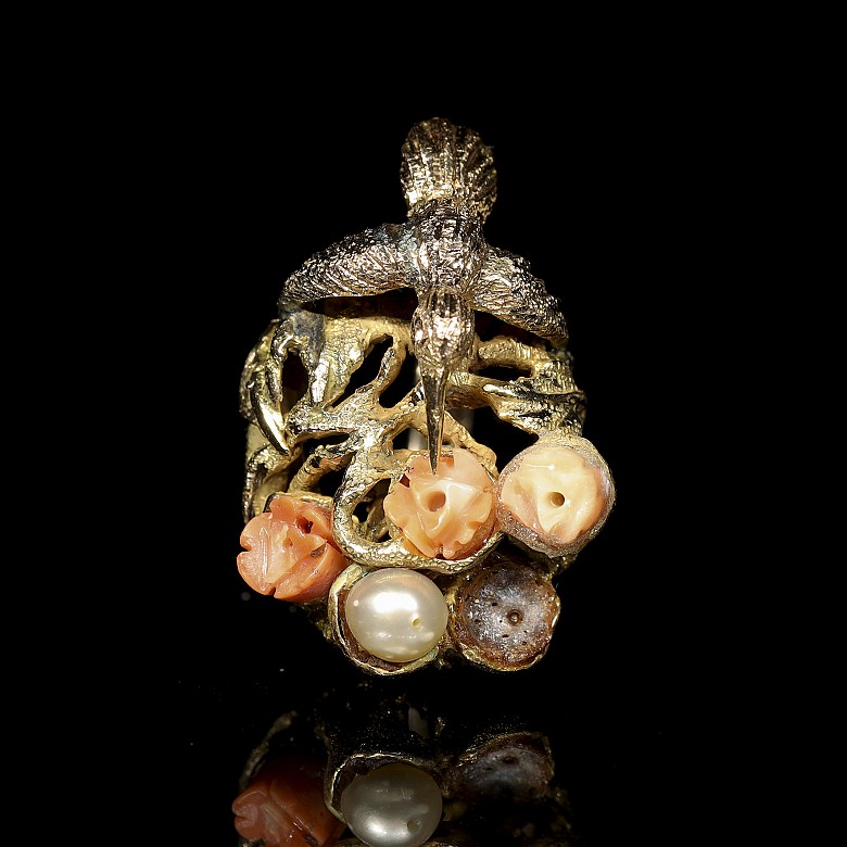 Gold, pearls and coral ring ‘Bird's nest’