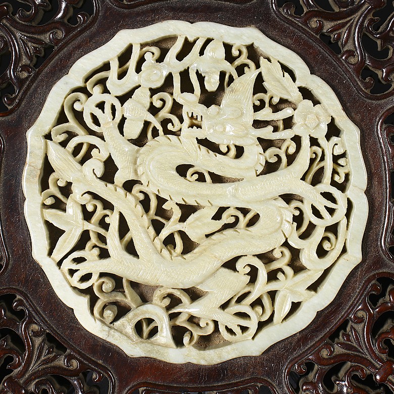 Jade and wood ‘Dragon’ ornament, Qing dynasty