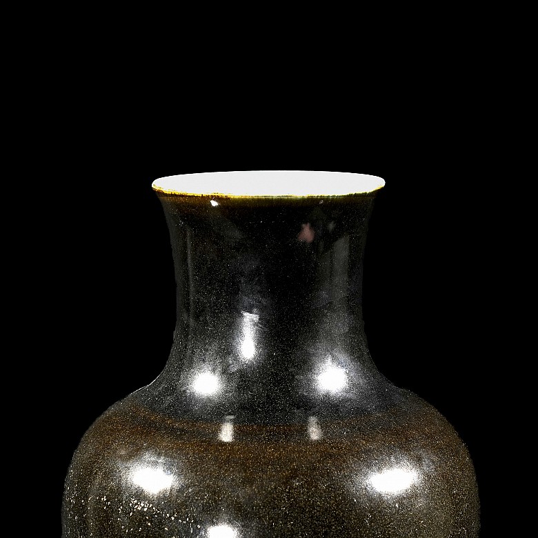 Glazed porcelain vase, with Guangxu seal