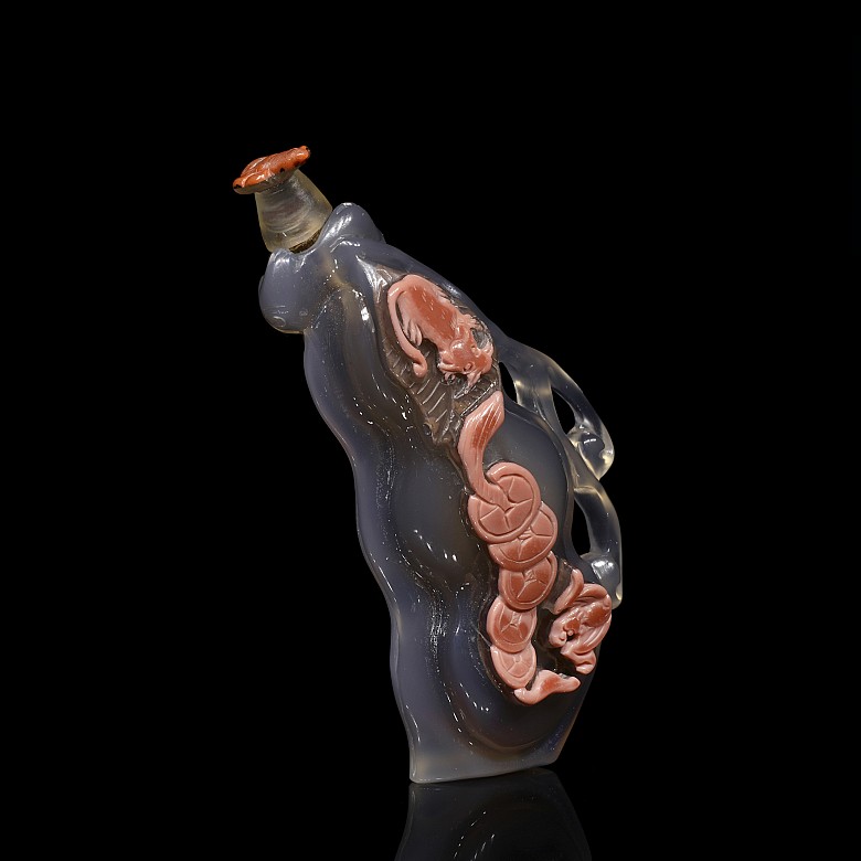 Agate snuff bottle 