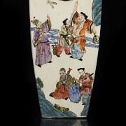 A chinese vase with a mountain scene, 19th-20th century