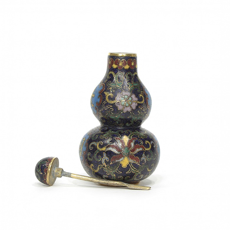 Cloisonne snuff bottle, with Qianlong mark.