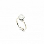 Solitaire in 18k white gold, with an old-cut diamond.