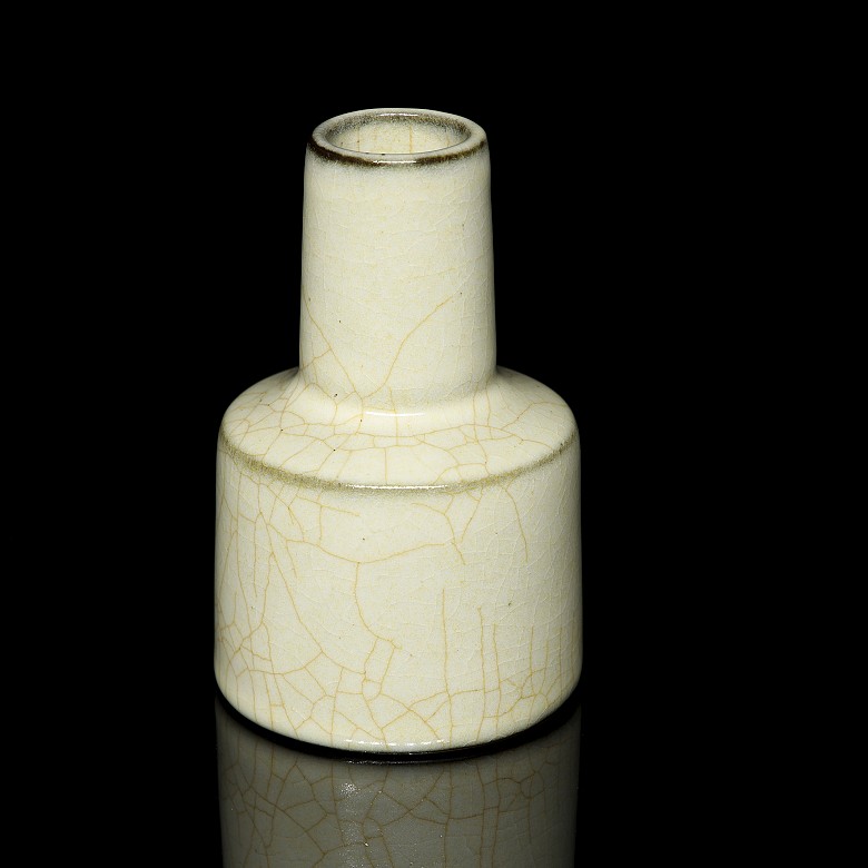 Glazed ceramic vase, Song style