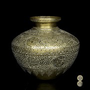 Gilt-embossed metal vase, 20th century - 7