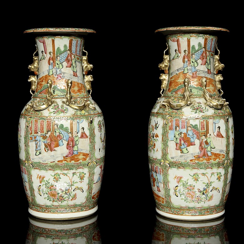 Pair of Cantonese vases “Palace scenes”, 19th century