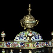 Table clock in brass and cloisonné enamel, 20th century