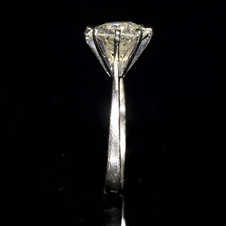 Solitaire antique cut with 3 ct diamond