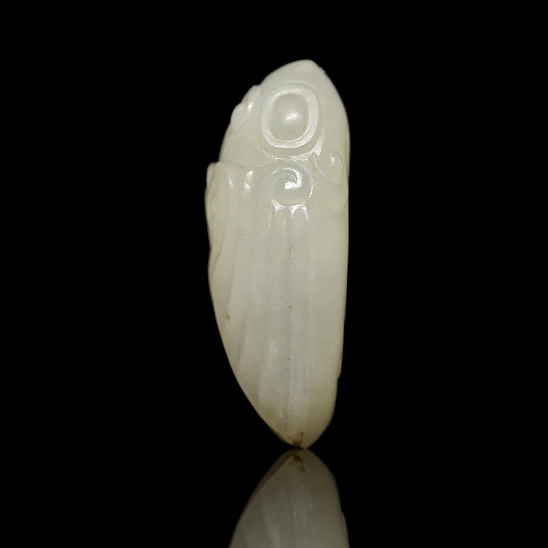 Carved white jade cicada, Zhou dynasty