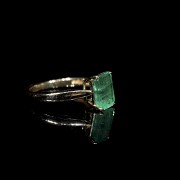 Yellow gold ring with emerald - 2