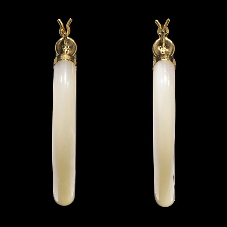 Pendientes de nácar natural y oro amarillo 18 k