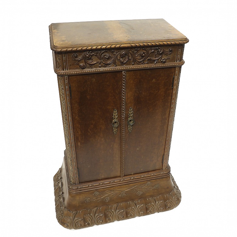 Vicente Andreu, between 1954 and 1968. Bar cabinet with carved decoration.