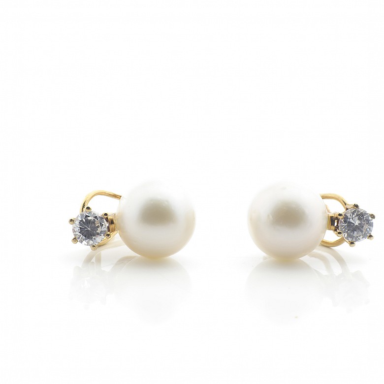 18k yellow gold earrings with cultured pearls