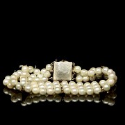 Cultivated pearl necklace and bracelet