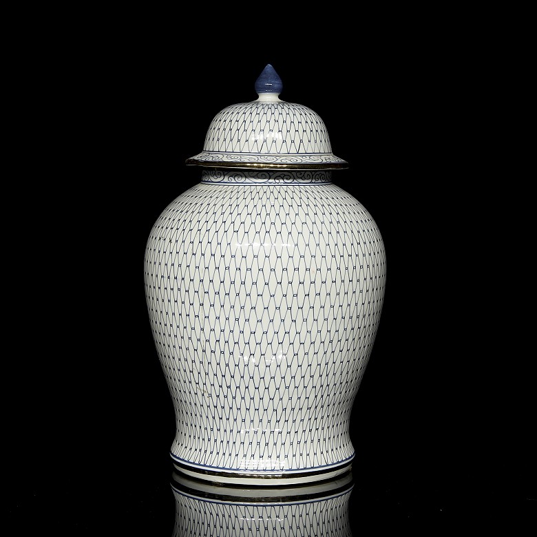 Tibor de porcelana azul y blanco, s.XX