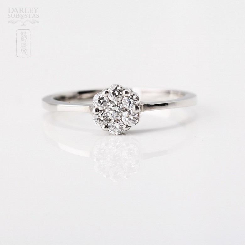 Ring in 18k white gold with diamonds