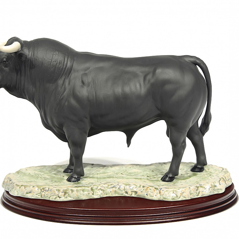 Lladró 'Brave Bull Figure'