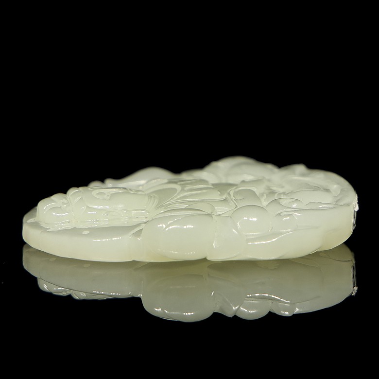 Natural nephrite jade pendant ‘Guanyin’, Qing dynasty