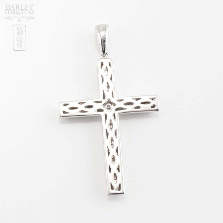 Cross pendant in 18k gold and diamonds